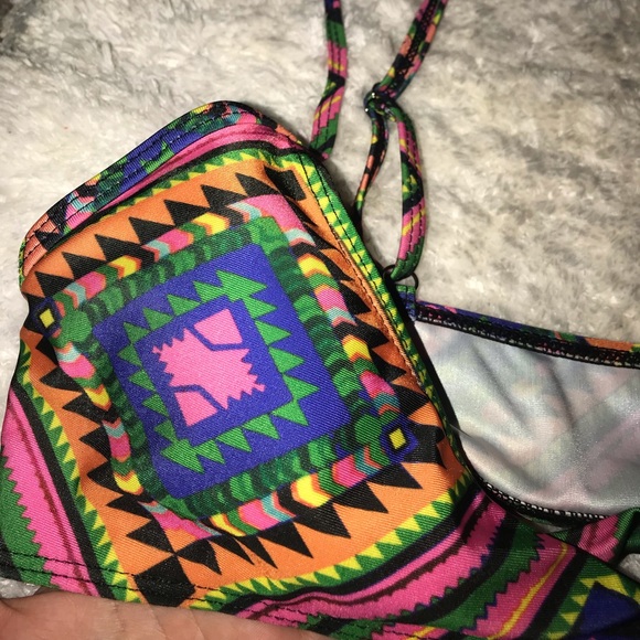 • Brazilian bikini • - Picture 4 of 4